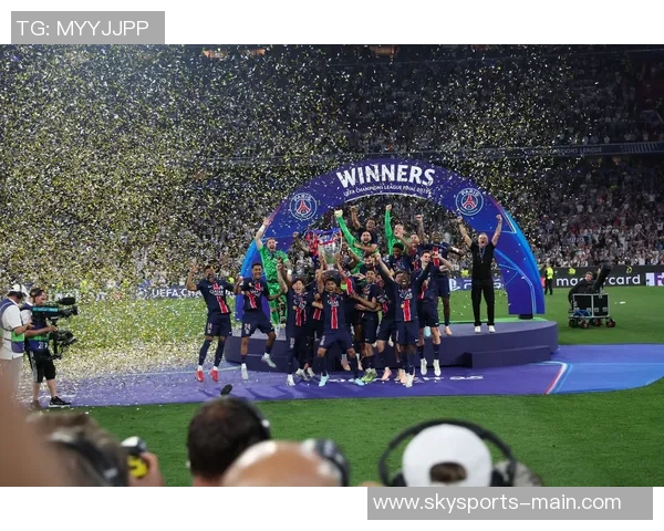 中超精彩对决巴黎圣日耳曼与曼联激战成平局帽子戏法瞬间点燃全场气氛