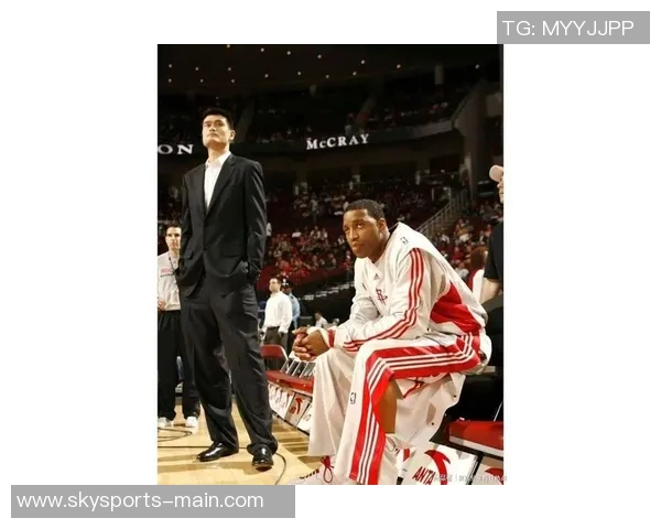 姚明与Collin的跨文化交流：篮球场上的语言桥梁与友谊纽带