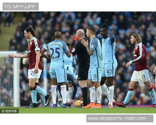 友谊赛巴萨逆转曼城红牌争议引发全场热议与数据分析
